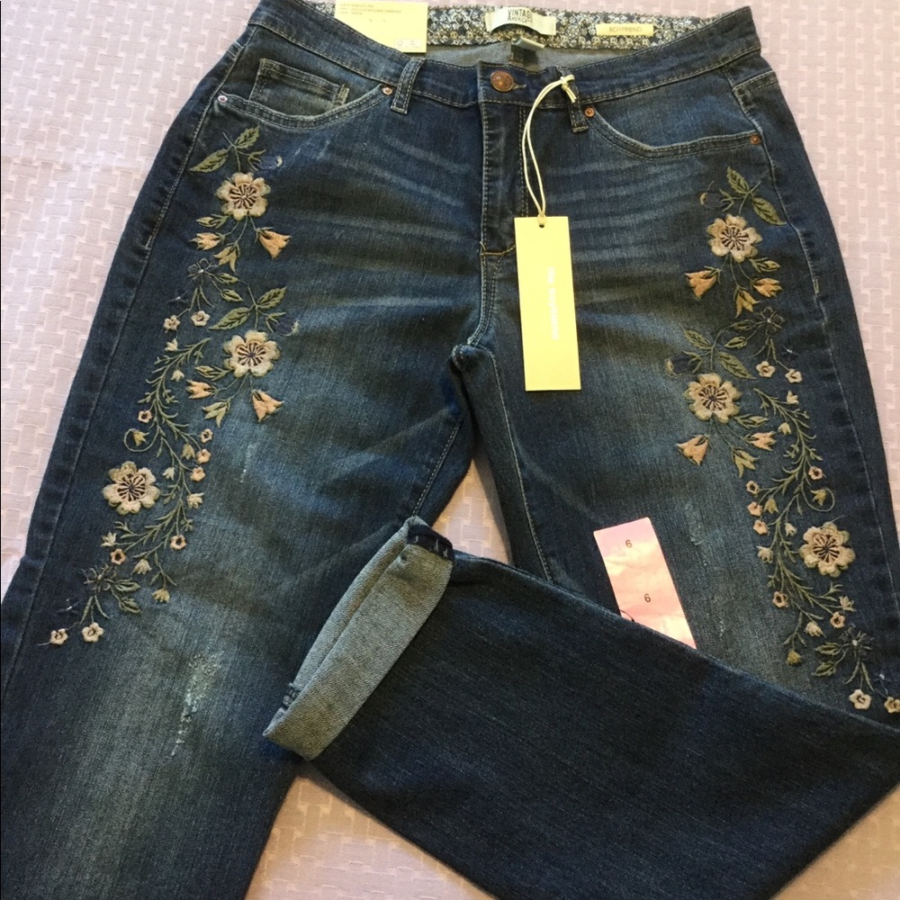 Size 8. Vintage America. Boyfriend. Embroidered. - Picture 6 of 8